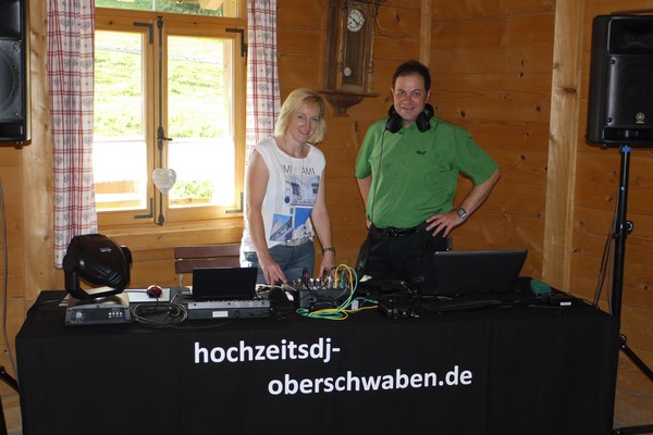 DJ-Bilder DJ Gerhard und DJane Sonja bei einer Hochzeitsfeier im Allgäu