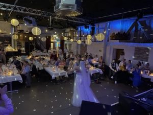 Hochzeitsdj Oberschwaben Team macht Party auf einer Hochzeitsfeier